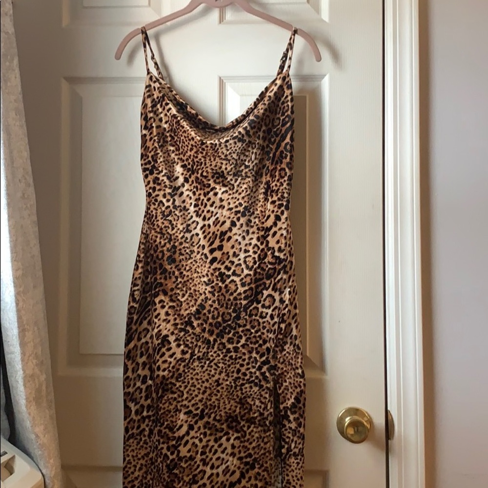 Leopard Print Crowl Neck Velvet Dress